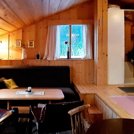 5 Person In Straumsbukta * Bakke