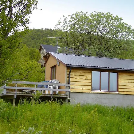 5 Person In Straumsbukta-by Traum *