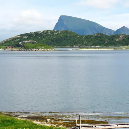 5 Person In Straumsbukta-by Traum *