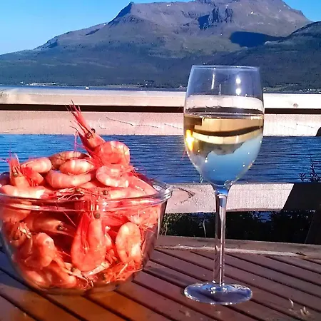 5 Person In Straumsbukta-by Traum Bakke