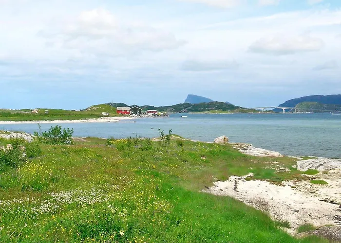 5 Person In Straumsbukta-by Traum * Bakke