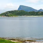 5 Person In Straumsbukta-by Traum *