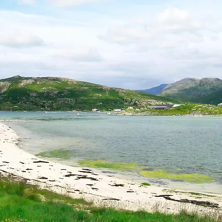 5 Person In Straumsbukta-by Traum * Bakke