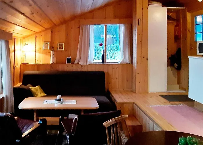 5 Person In Straumsbukta-by Traum * Bakke